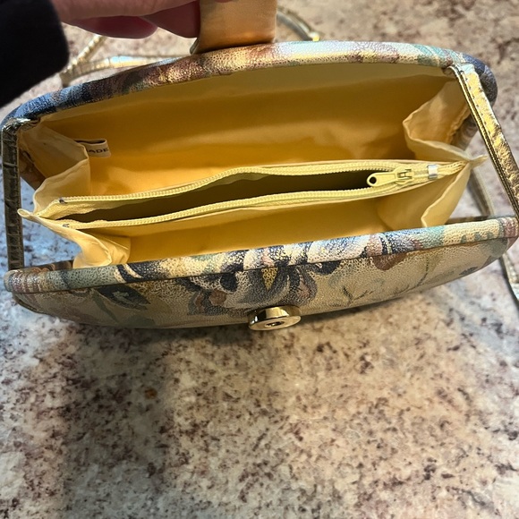 Vintage crossbody flower clutch handbag - Picture 7 of 8